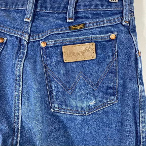 Wrangler Distressed Blue Jeans - Picture 3 of 10